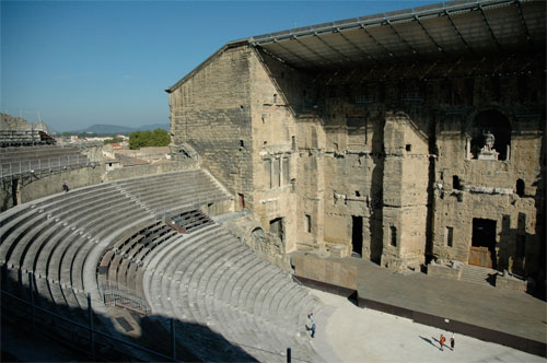 Römisches Theater mit erhaltener Schauwand