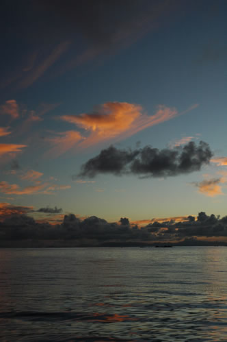 Sonnenuntergang auf dem See vor Praslin